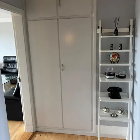 Lejlighed Luxury With Balcony, King Bed Free Parking 10 Min To Centre København