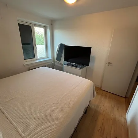 Luxury With Balcony, King Bed Free Parking 10 Min To Centre Appartement *