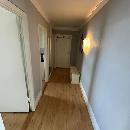 Luxury With Balcony, King Bed Free Parking 10 Min To Centre Копенгаген