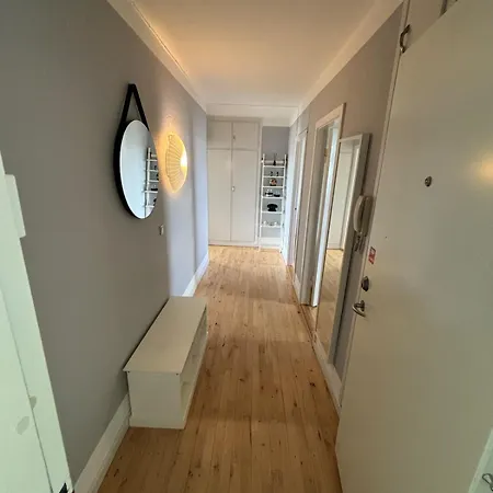 Lejlighed Luxury With Balcony, King Bed Free Parking 10 Min To Centre København