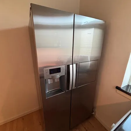 Luxury With Balcony, King Bed Free Parking 10 Min To Centre Appartement