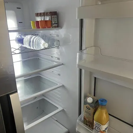 Luxury With Balcony, King Bed Free Parking 10 Min To Centre Lejlighed København